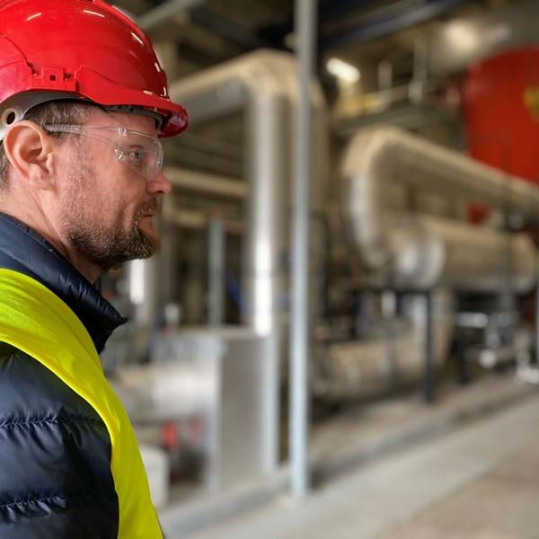 Projektchef Michael foran elkedel hos Aalborg Forsyning